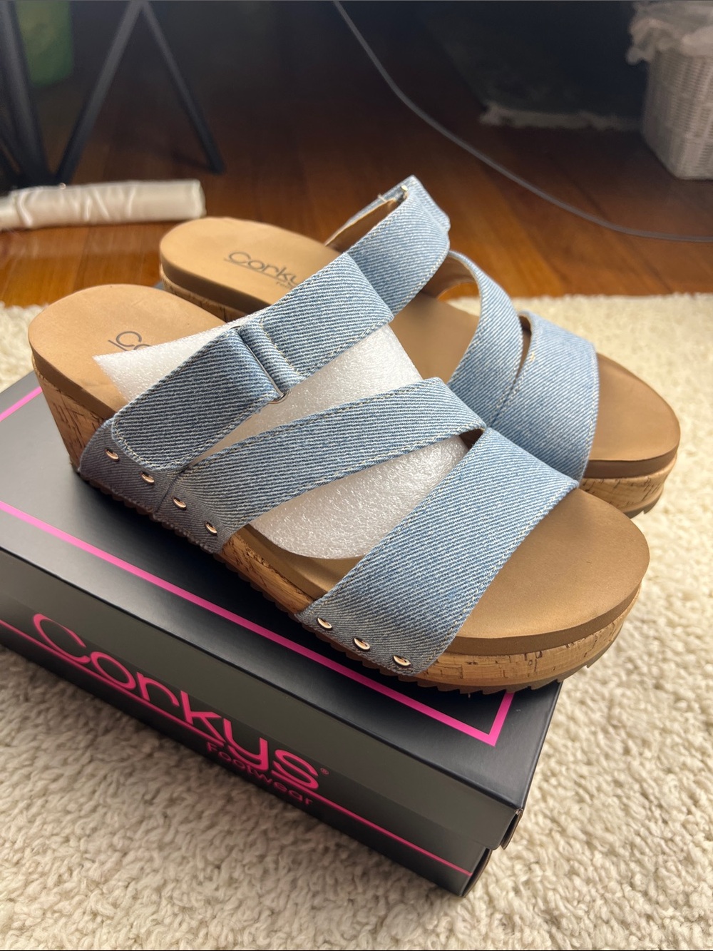WOMENS CORKYS BLUE DENIM VOYAGE SANDALS SZ 8 NIB